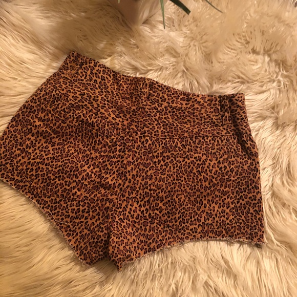High waisted leopard shorts - Picture 6 of 10